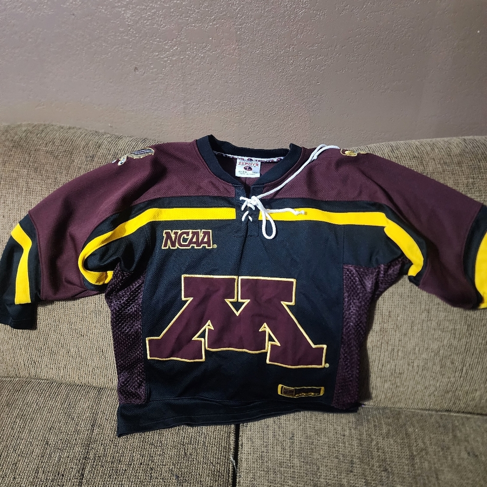 NCAA Minnesota Golden Gopher Youth Black and Yellow Hockey Jersey Sz.med.Vintage